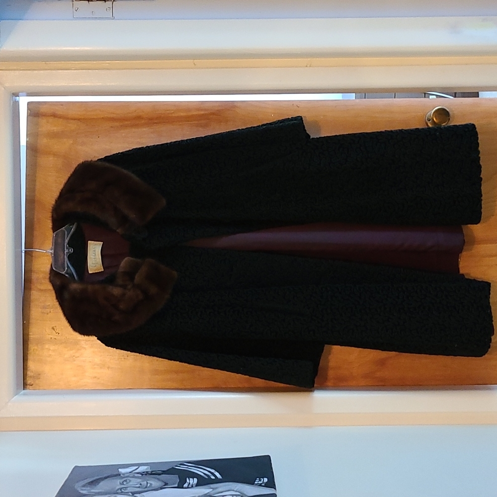 Vintage 1960's dress winter coat with fur collar.